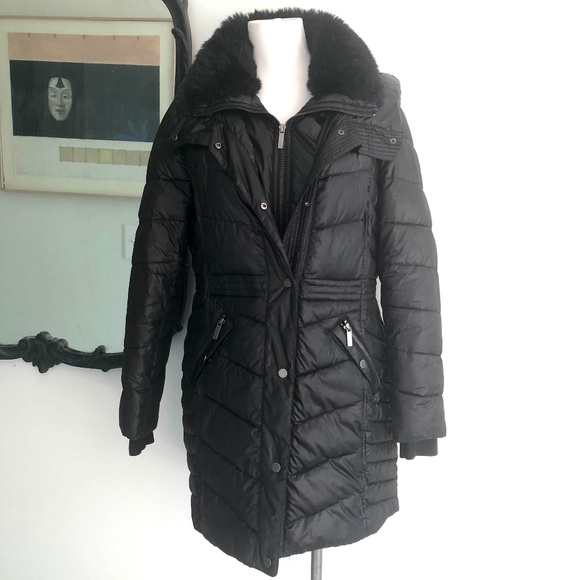 French Connection Jackets & Blazers - French Connection Black Puffer Coat w/ faux fur Collar